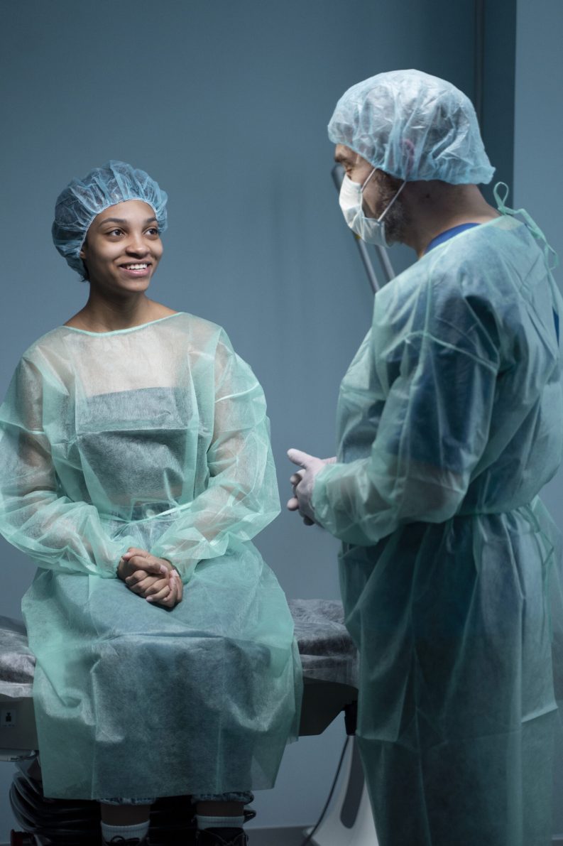 medium-shot-doctor-talking-patient